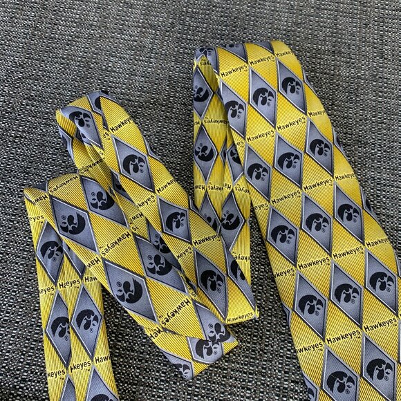 University of Iowa Hawkeyes Silk Necktie - black yellow geometric tie vintage - Picture 4 of 7
